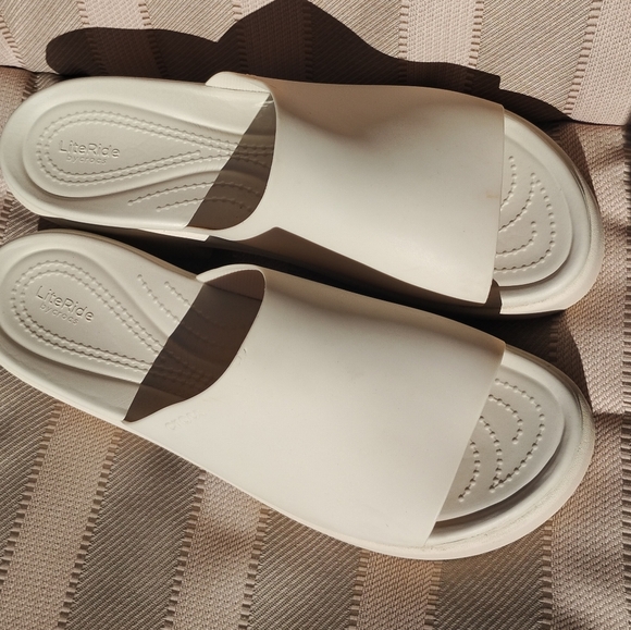 Crocs  Womens BROOKLYN SLIDE HEEL 209408 SZ:10 NEW CLEAN WELL MAINTIAN CHRISTMAS - Picture 10 of 11